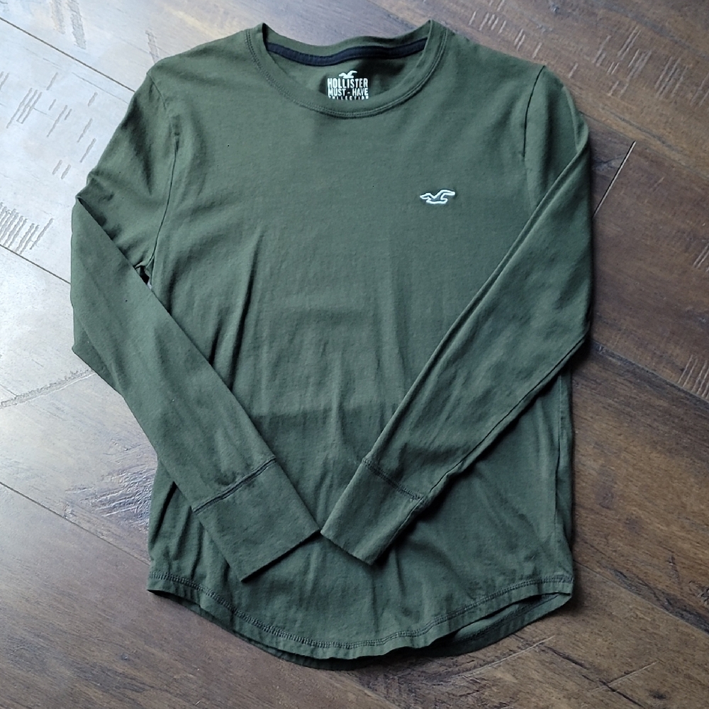 Hollister Men's Olive Long Sleeve Tee
